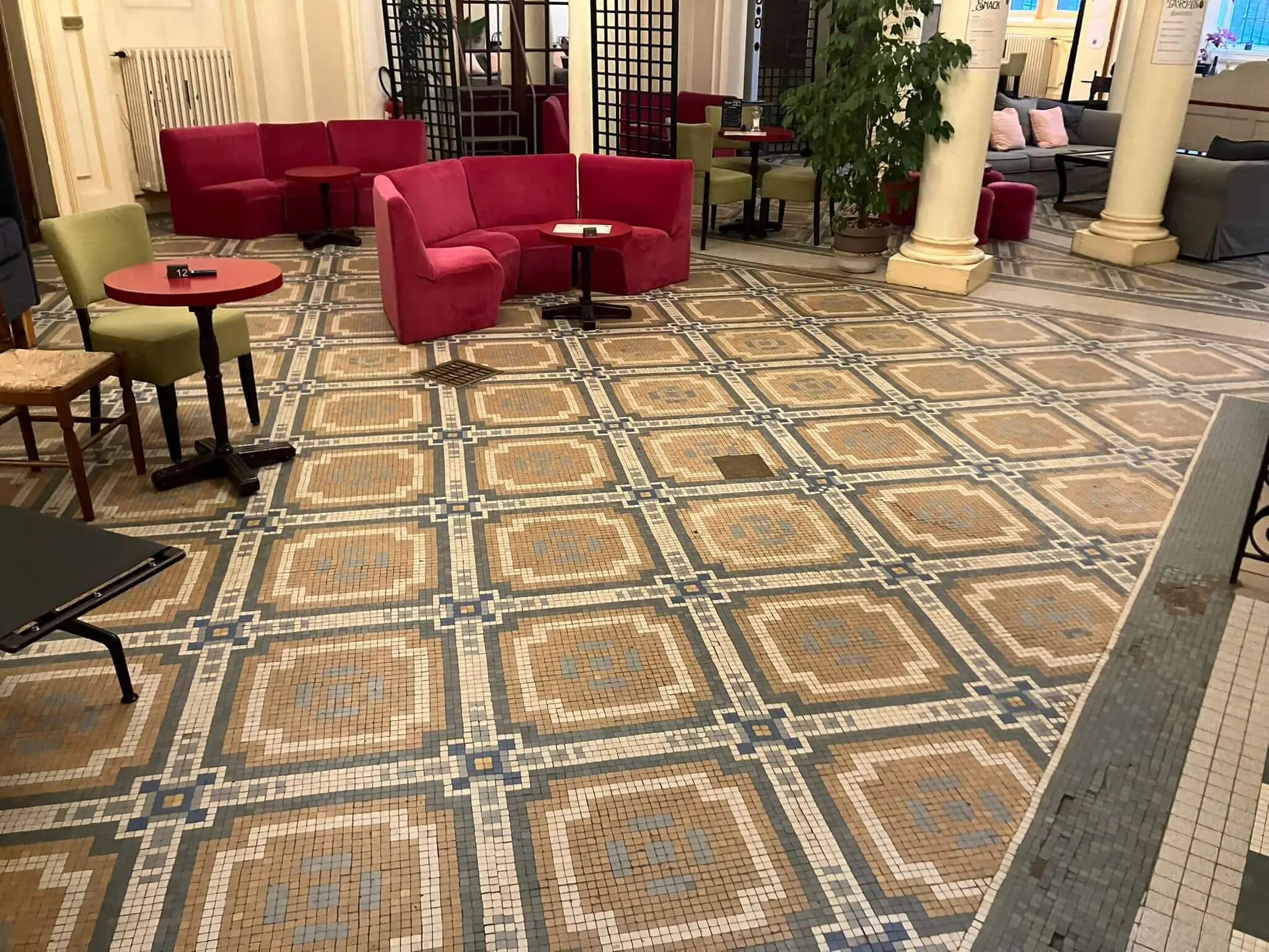 Grand Hôtel Médicis La Bourboule — vue 7